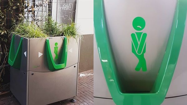 '노상방뇨'로 골머리 앓던 네덜란드의 재치…'화분에 볼일 보세요