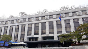 [속보] 헌재 "박근혜정부 때 문화예술계 '블랙리스트' 위헌"