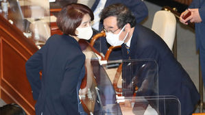 대화하는 이낙연과 한정애
