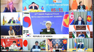 화상으로 개최된 아세안지역안보포럼(ARF) 외교장관회의에 참석하고 있는 강경화 외교부 장관 (사진=외교부 제공, 연합뉴스)