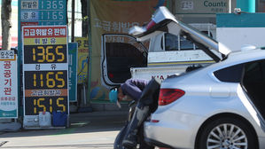 휘발윳값 지난주보다 6.7원 내려 ℓ당 1천347.3원…5주째 하락세