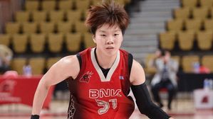 '진안 21득점' BNK, KB 꺾고 홈에서 시즌 첫 승리…KB 2연패