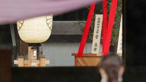 日 스가, 야스쿠니 봉납은 하되…각료 참배는 자제?