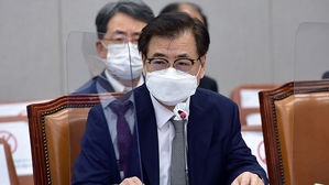 서훈 "서해 피격사건, 시신훼손·월북 여부 더 규명해야"