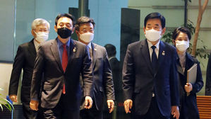 일본 총리 관저 방문한 김진표 의원 일행 (사진=연합뉴스)