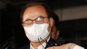경찰 수사 받은 오거돈 전 부산시장
