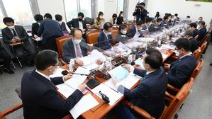 정성호 위원장 주재로 열리고 있는 예산결산특별위원회 예산안등조정소위원회 회의