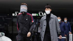페이스 실드 쓴 조현우(왼쪽) (사진=대한축구협회 제공, 연합뉴스)