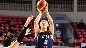 KCC 송교창의 슛 (사진=KBL 제공, 연합뉴스)