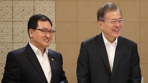 유영민 전 과학기술정보통신부 장관-문재인 대통령(지난해 8월 사진)