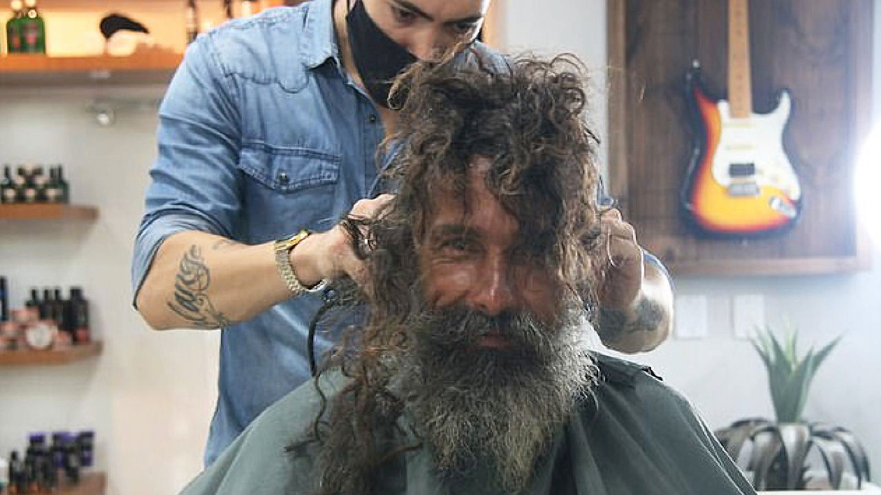 노숙인 삶 바꾼 이발사의 선행