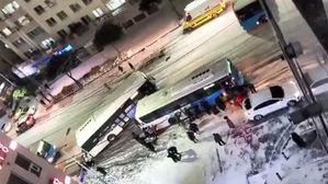 [영상] "어떡해!" 갑자기 미끄러진 버스…폭설 난리