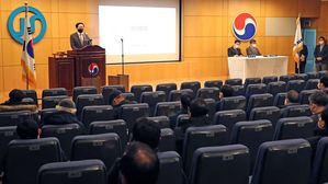 임시 주총에서 인사말 하는 우기홍 대한항공 사장