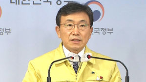 거리두기 연장, 여당 "불가피 결정"…야당 "급한 불 끄기 불과"
