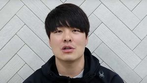 민병헌, 팬들에게 영상 메시지 (사진=롯데 자이언츠 공식 유튜브 채널 '자이언츠TV' 캡처, 연합뉴스)