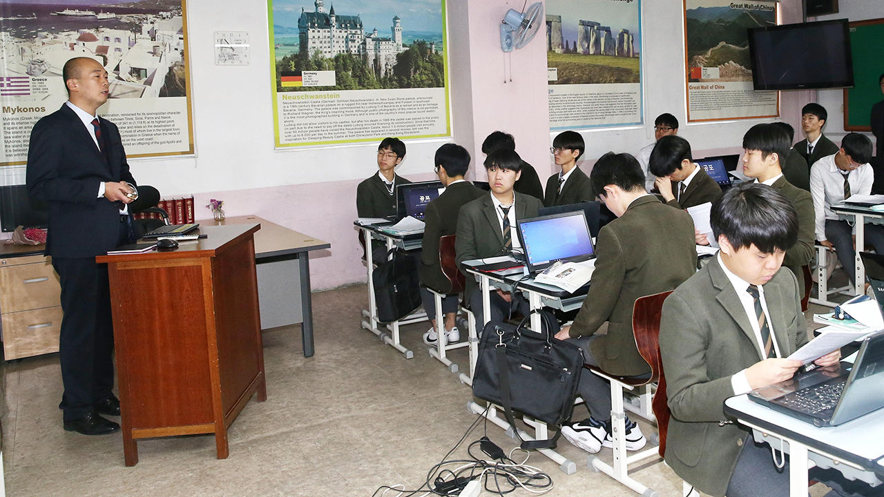 고교학점제 연구학교에서 '여행지리' 과목을 선택해 듣는 학생들 (사진=교육부 제공, 연합뉴스)