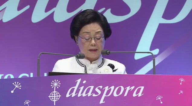 2019년 횃불재단 주최 선교대회에서 발언하는 이형자 전 횃불재단 이사장. 유튜브 캡쳐