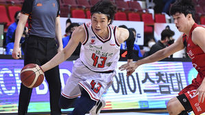돌파하는 오리온 이대성(왼쪽) ？(사진=KBL 제공, 연합뉴스)
