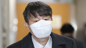 검찰, '뇌물 수수' 유재수 2심도 징역 5년 구형