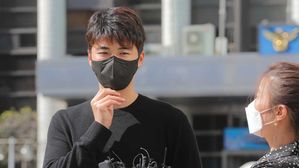 고소인 조사받기 위해 출석하는 기성용