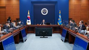 제20회 국무회의에서 발언하는 문재인 대통령