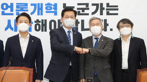 송영길 더불어민주당 대표-최강욱 열린민주당 대표