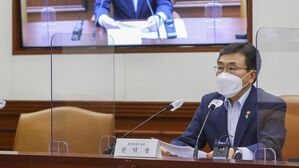 '글로벌 백신 허브화 추진 TF' 제1차 회의에 참석한 권덕철 보건복지부 장관 (사진=보건복지부 제공, 연합뉴스)