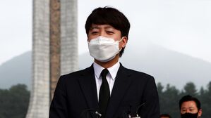 현충원서 참배 마친 국민의힘 이준석 대표
