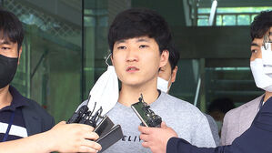 스스로 마스크 벗은 최찬욱 "호기심에…막아줘서 감사"