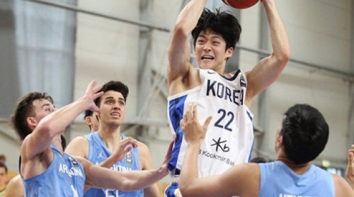 아르헨티나와의 경기에 나선 여준석(22번) (사진=대한민국농구협회 제공, 연합뉴스)