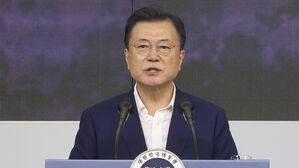 LG에너지솔루션 오창 제2공장 방문한 문재인 대통령
