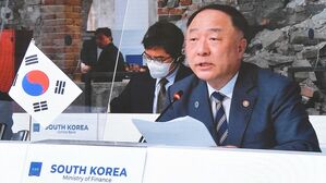 G20 재무장관&middot;중앙은행총재회의서 발언하는 홍남기 부총리 (사진=기획재정부 제공, 연합뉴스)