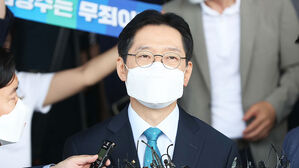 수감 앞둔 김경수, 이낙연 전화받고 "대통령 잘 지켜달라"