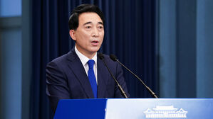 남북 통신 복원 관련 박수현 수석 브리핑 (사진=청와대 제공, 연합뉴스)