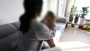 '능력있는 독신' 입양 허용 (자료화면)