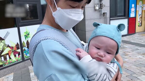 '아내 대신 엄마가 되었습니다'…사유리, 에세이 책 냈다