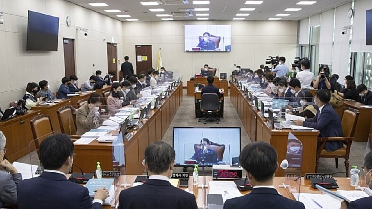 복지위서 '尹 장모 요양병원' 소환한 與…野 "사과하라"