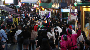 '일상회복 D-1', 이태원 메운 핼러윈 인파