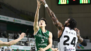 kt와 경기에서 레이업 시도하는 DB 허웅 (사진=KBL 제공, 연합뉴스)