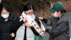 [현장] "우리 딸 · 아들 고생했어"…수능 끝났다!