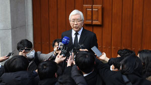 전두환 전 대통령 사망 공식 발표하는 민정기 전 비서관