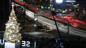 [포토] 크리스마스가 성큼…서울광장서 불 밝힌 '성탄트리'