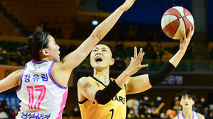 KB의 염윤아(오른쪽) (사진=WKBL 제공, 연합뉴스)
