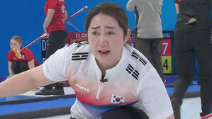 (수정)상대의 추격 의지를 완전히 꺾는 김영미의 샷 (9엔드) (여자 컬링 예선 - 대한민국 vs 일본)