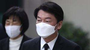 안철수, 선거전 재개…김미경 교수와 '의료 자원봉사'