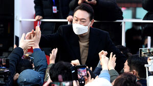 윤석열, 이틀째 영남권 지지 호소…울산·경남 순회 유세