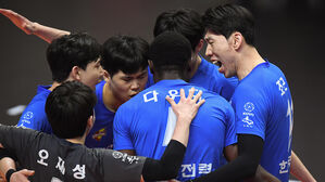 득점에 성공한 뒤 기뻐하는 한국전력 선수들 (사진=한국배구연맹 제공, 연합뉴스)