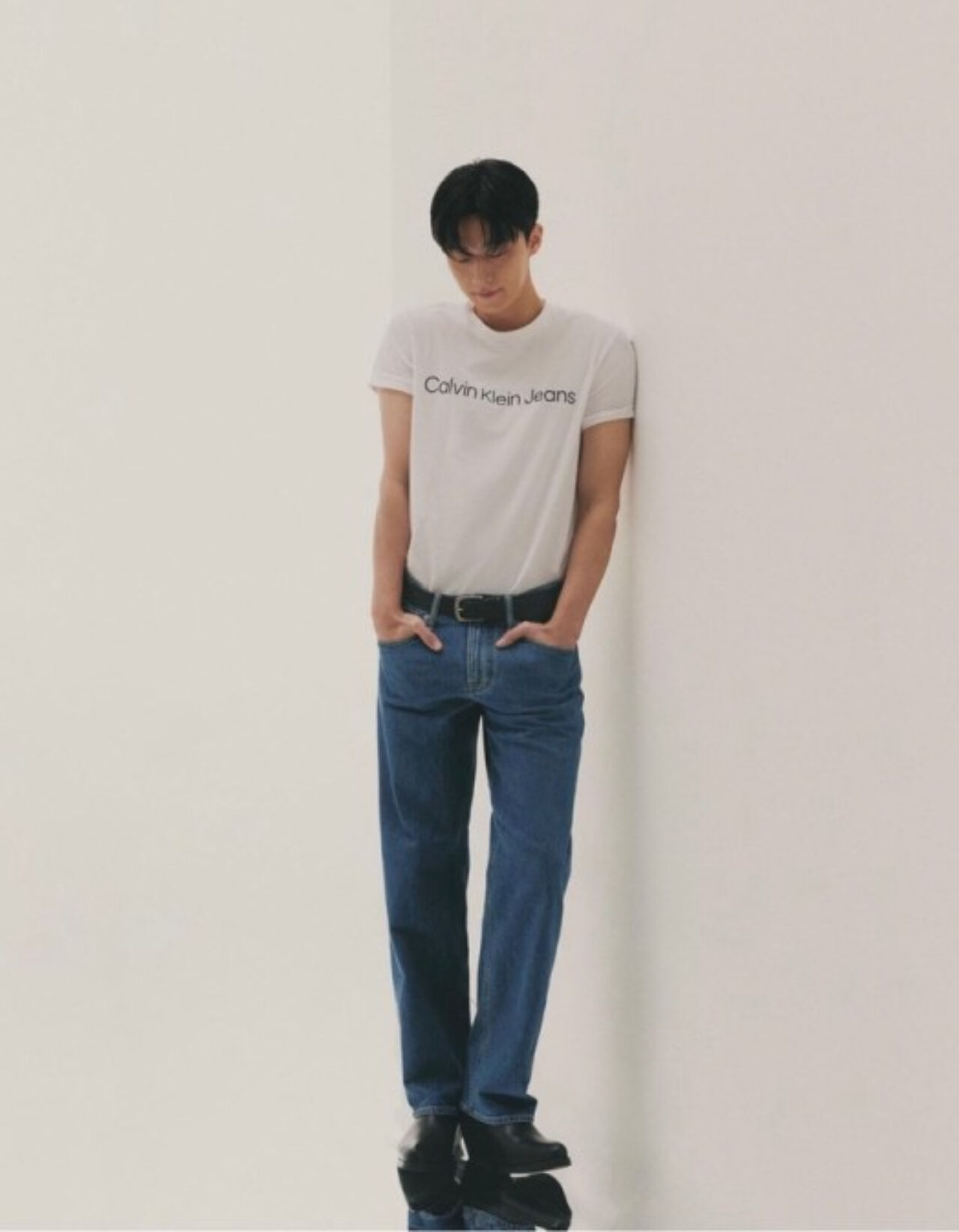 BTS V Shows Support for His Best Friend Park Seo Jun