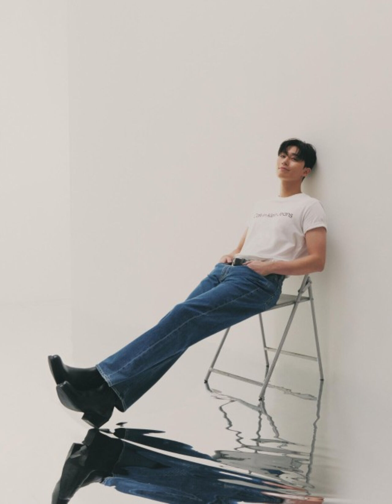 BTS V Shows Support for His Best Friend Park Seo Jun