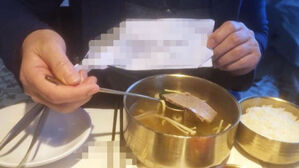 고기 한 점뿐인 호텔 예식장 갈비탕